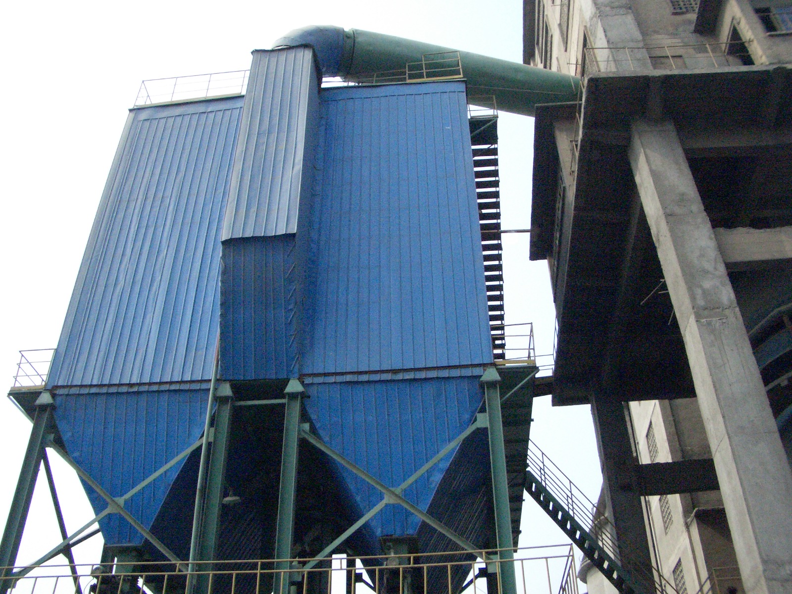 白灰窯除塵器為什么要選擇袋式的？優勢及原理